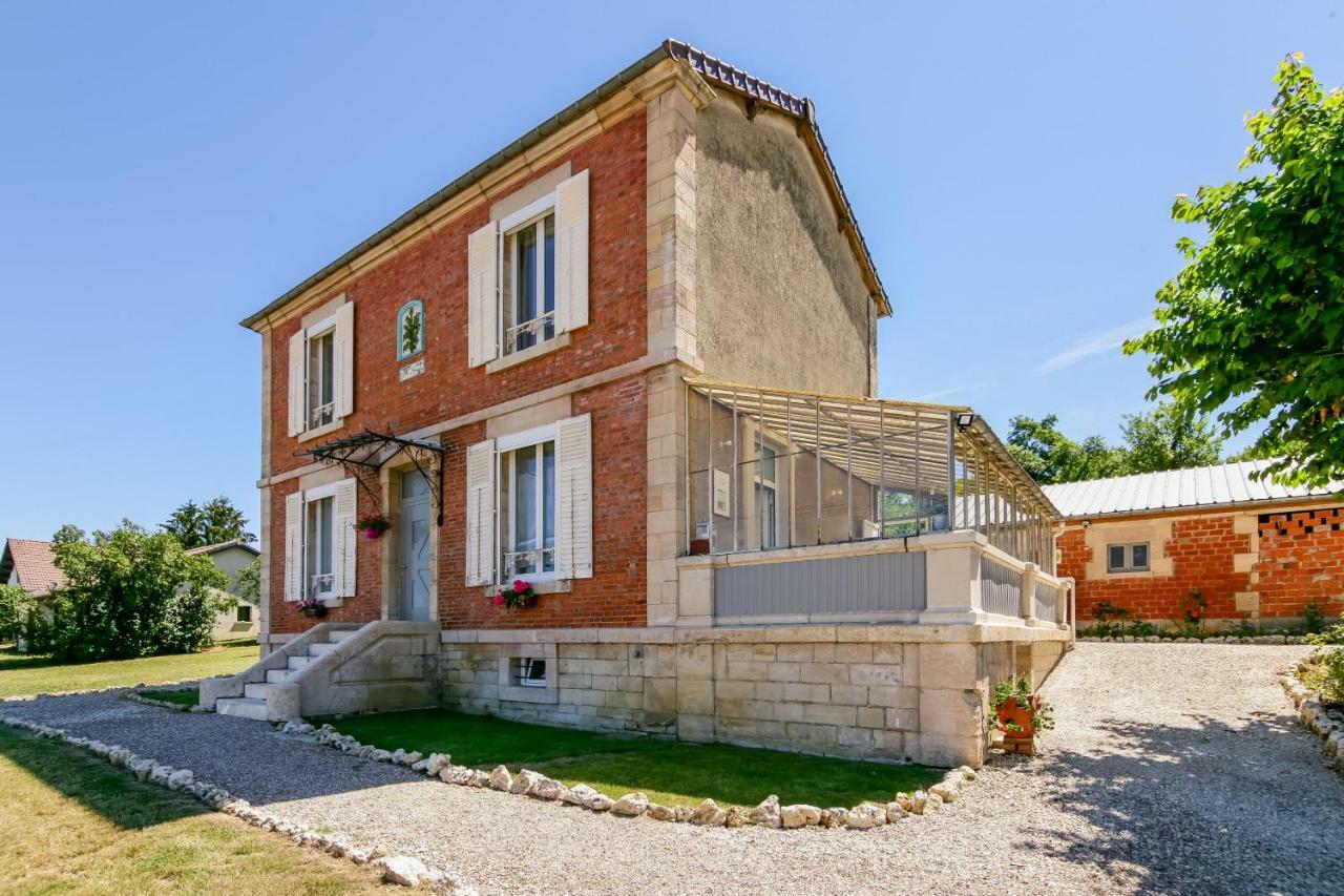Maison Qui S'Y Frotte S'Y Pique Robert-Espagne Екстер'єр фото
