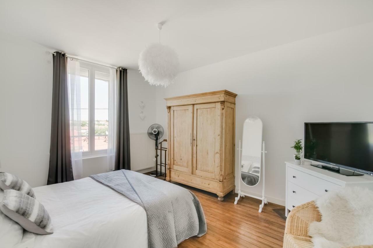 Maison Qui S'Y Frotte S'Y Pique Robert-Espagne Екстер'єр фото